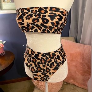 Two piece leopard 🐆 swimsuit
